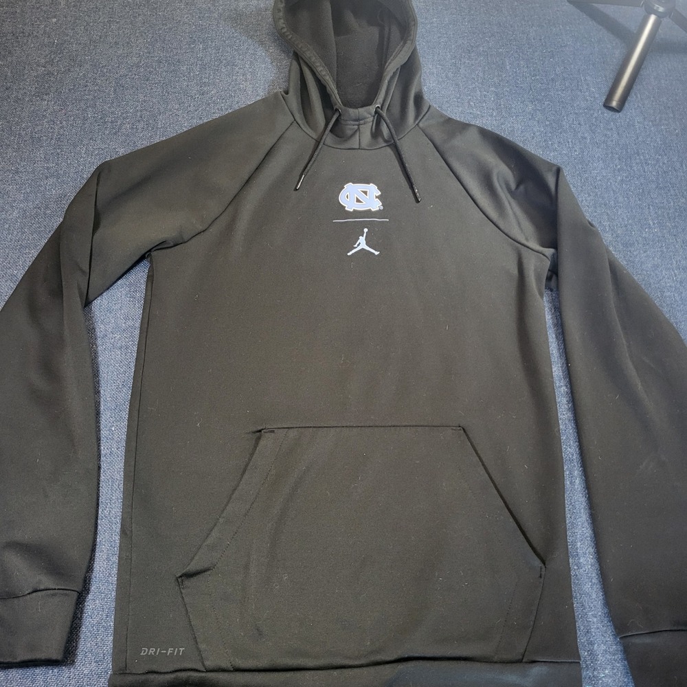 Jordan Brand UNC Tar Heels Dri-FIT Black Pullover Hoodie Mens Small Jumpman